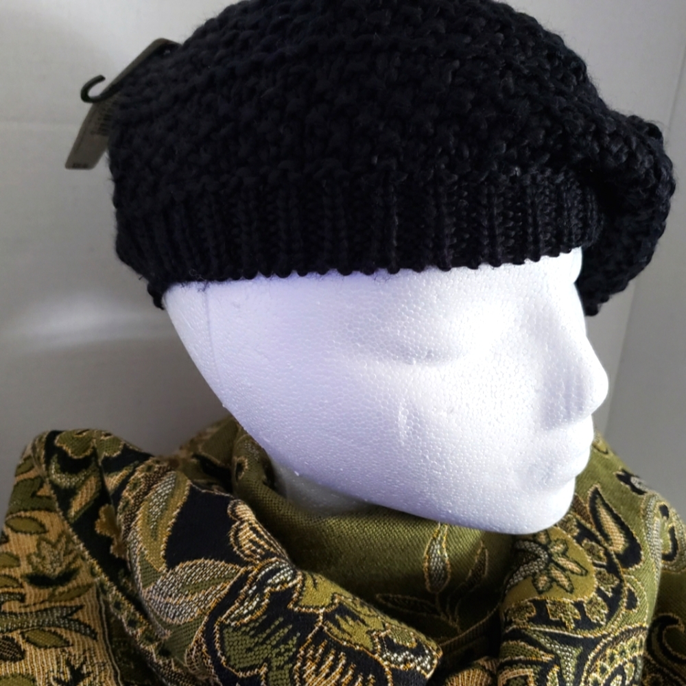 (NWT) New Directions Black Beanie Hat. Size: One Size Fits